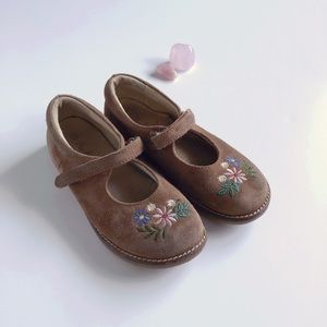 Mini Boden Suede Embroidered Mary Janes 31